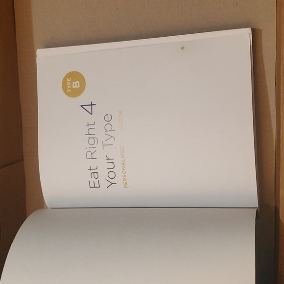 👩🏻🍳 Eat Right 4 Your Type paperback cookbook📚 - Picture 6 of 11